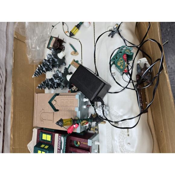 The Magic Of Mainstreet 1997 Trendmasters Lighted Animated Christmas Village - Picture 6 of 13